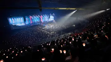 Задник к фильму "레드벨벳 해피니스 다이어리 : 마이 디어, 레베럽 인 시네마" #1712323