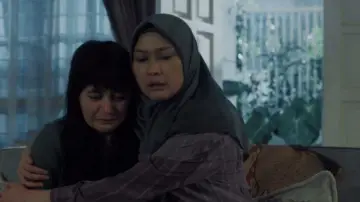Задник к фильму "Patah Hati Yang Kupilih" #539005
