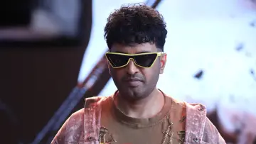 Задник к фильму "டெவில்