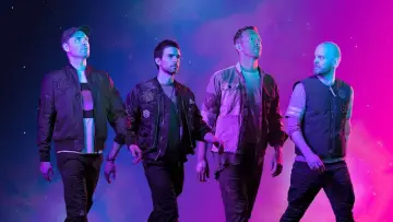 Задник к фильму "Coldplay: Music Of The Spheres World Tour - Live at Narendra Modi Stadium/India" #734510