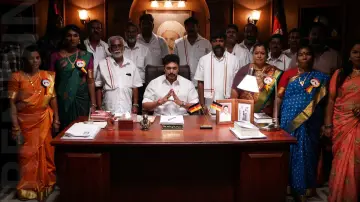 Задник к фильму "கராத்தே பாபு" #1195935