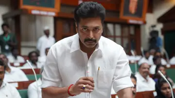 Задник к фильму "கராத்தே பாபு" #1195943