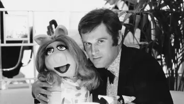 Задник к фильму "Charles Grodin: Rebel With a Cause" #1571801