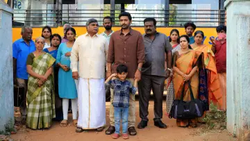 Задник к фильму "லவ் மேரேஜ்" #679228