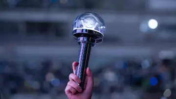 Задник к фильму "세븐틴 [라잇 히어] 월드 투어 인 시네마" #981840
