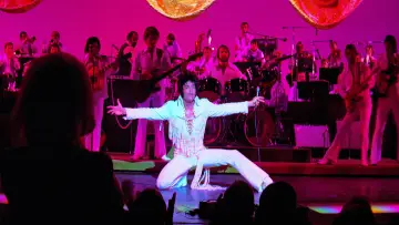 Задник к фильму "EPiC: Elvis Presley in Concert" #910105