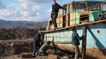 Задник к фильму "Μπιτσκόμπερ" #771135