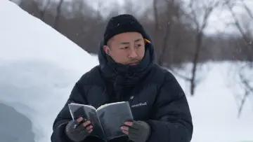Задник к фильму "Два сезона, два незнакомца" #783126