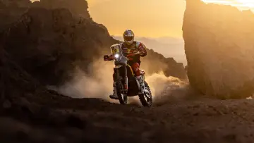 Задник к фильму "Dakar: Race Against the Desert" #1528036