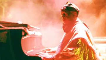 Задник к фильму "Sun Ra: Вспышка сверхджазовой" #875882