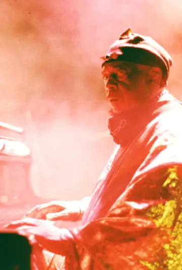 Постер к фильму "Sun Ra: Вспышка сверхджазовой" #875893