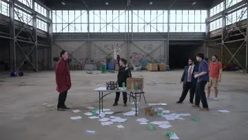 Задник к фильму "Everything in Peter Day