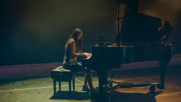 Задник к фильму "Becoming Vera" #1143824