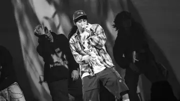 Задник к фильму "j-hope Tour 