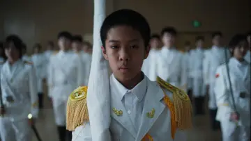 Задник к фильму "12 Moments Before the Flag-Raising Ceremony" #794980