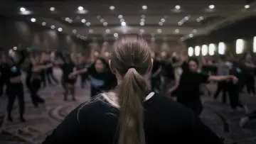 Задник к фильму "Room to Move" #830614