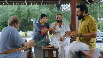 Задник к фильму "സർവം മായ" #532340