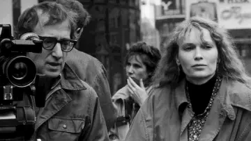 Задник к фильму "Mia Farrow, en clair-obscur" #879385