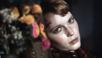 Задник к фильму "Mia Farrow, en clair-obscur" #879390