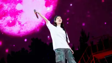 Задник к фильму "2024 IU HEREH WORLD TOUR CONCERT IN SEOUL" #871972
