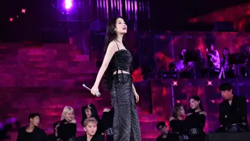 Задник к фильму "2024 IU HEREH WORLD TOUR CONCERT IN SEOUL" #871973