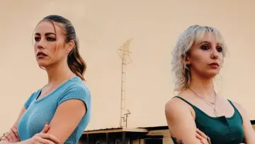 Задник к фильму "Off the Air" #1804903