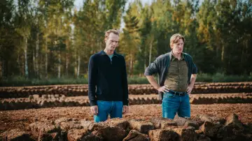 Задник к фильму "Klajumā aiz meža" #1579299