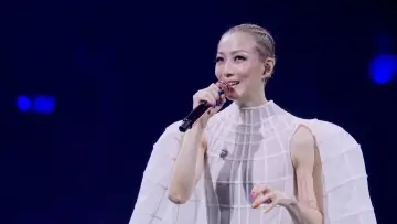 Задник к фильму "鄭秀文 You & Mi 世界巡回演唱會" #933171