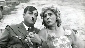 Задник к фильму "Le Führer en folie" #1145529
