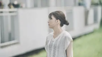Задник к фильму "君の顔では泣けない" #805901