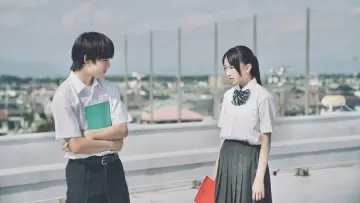 Задник к фильму "君の顔では泣けない" #805902