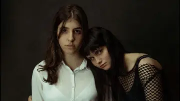 Задник к фильму "Ana & Mia" #686730