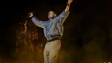 Задник к фильму "Martin Solveig en concert aux Vieilles Charrues 2025" #981001