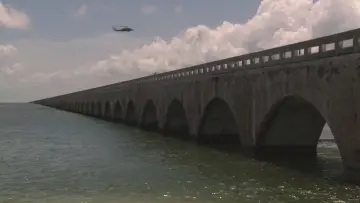 Задник к фильму "Eight Bridges" #793117