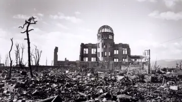 Задник к фильму "Hiroshima, la course vers l