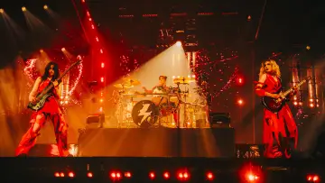 Задник к фильму "The Warning Live From Auditorio Nacional, CDMX" #701935