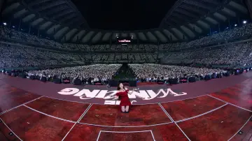 Задник к фильму "2024 IU HEREH WORLD TOUR CONCERT ENCORE：THE WINNING" #703249
