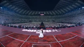 Задник к фильму "2024 IU HEREH WORLD TOUR CONCERT ENCORE：THE WINNING" #703250