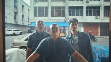 Задник к фильму "AIU-EO: Macam Betool Aja" #537252