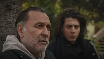 Задник к фильму "Kırağı Tutmuş Yaprak" #1192629