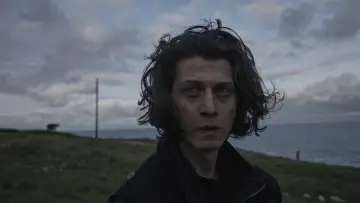 Задник к фильму "Kırağı Tutmuş Yaprak" #1192631