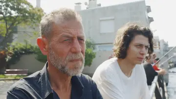 Задник к фильму "Kırağı Tutmuş Yaprak" #776784
