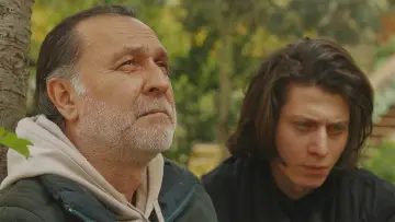 Задник к фильму "Kırağı Tutmuş Yaprak" #776794