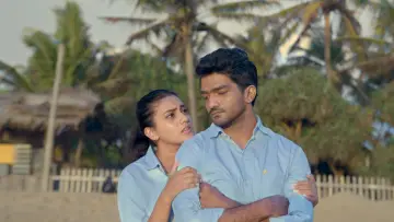 Задник к фильму "මෝඩ තරිඳු" #903592