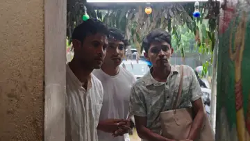 Задник к фильму "මෝඩ තරිඳු" #903594