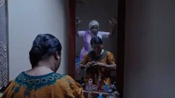 Задник к фильму "මෝඩ තරිඳු" #903595