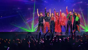 Задник к фильму "Descendants/ZOMBIES Worlds Collide - Concert Special" #921577