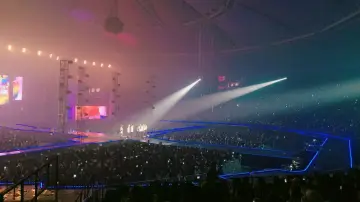Задник к фильму "2016 방탄소년단 라이브 화양연화 온 스테이지 : 에필로그 리마스터링" #1524098