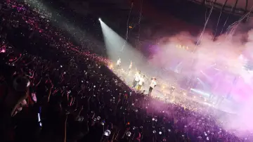 Задник к фильму "2016 방탄소년단 라이브 화양연화 온 스테이지 : 에필로그 리마스터링" #1524099