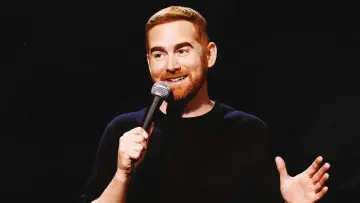Задник к фильму "Andrew Santino: White Noise" #1624214